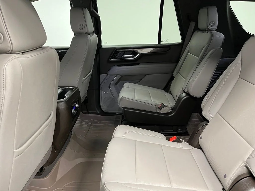 Used 2025 White GMC Elevation image 45