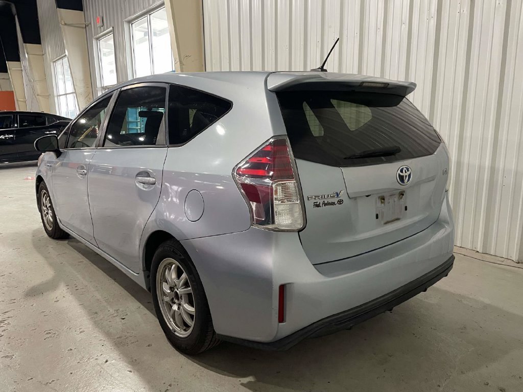 Used 2015 Blue Toyota Three image 4