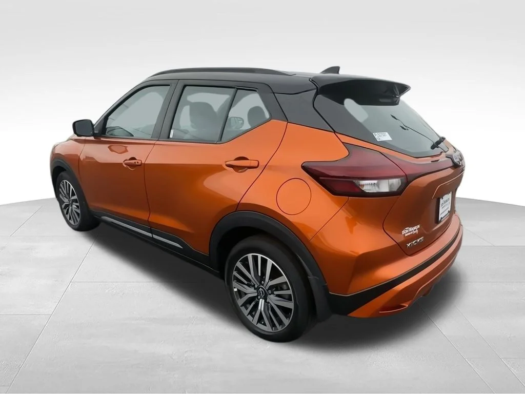 Used 2023 Orange Nissan SR image 7