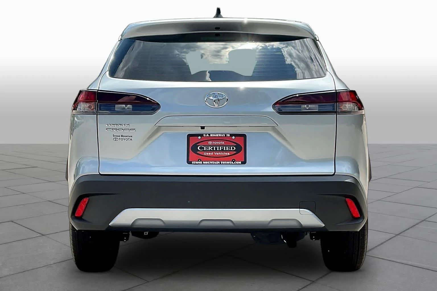 Used 2026 Sonic Silver Toyota L image 5