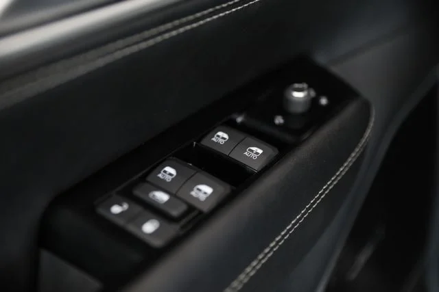New 2026 High Gloss Black Exterior Paint Jeep Limited Reserve image 15