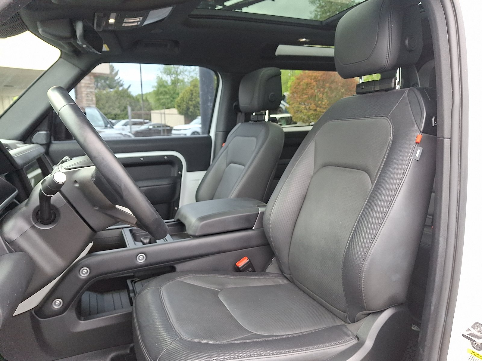 Used 2023 Fuji White - 1AA Land Rover 90 X-Dynamic SE image 3