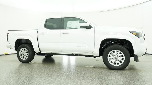 New 2026 White Toyota SR5 image 18