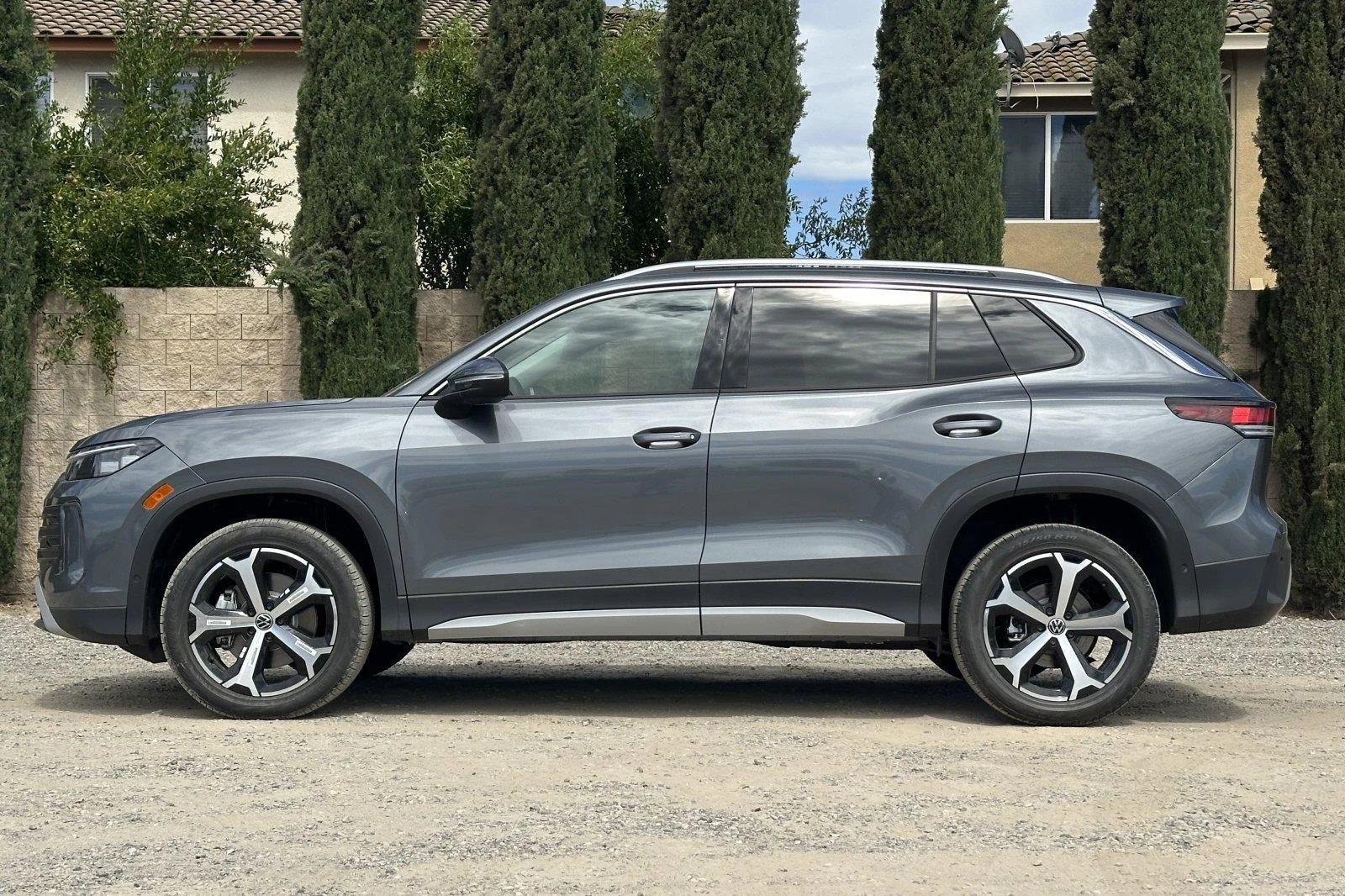 New 2026 Platinum Gray Metallic Volkswagen SE image 7