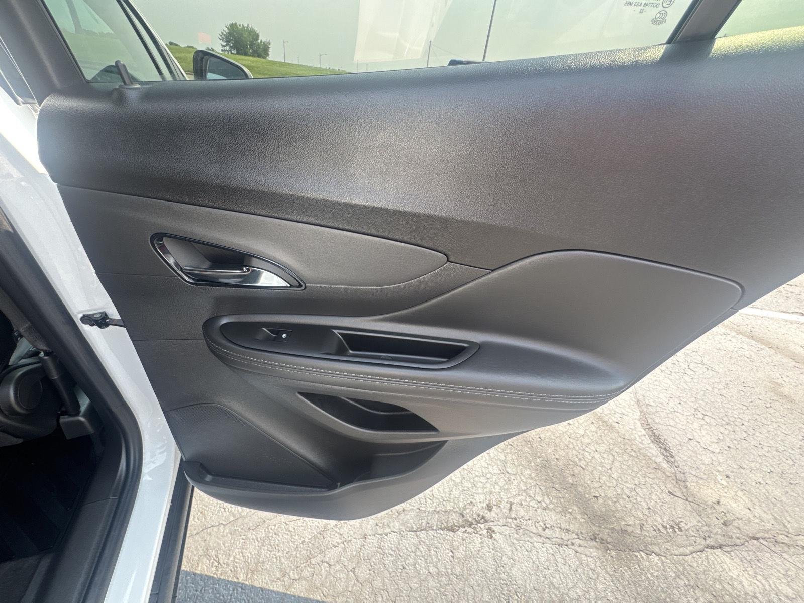 Used 2022 Summit White Buick Preferred image 15