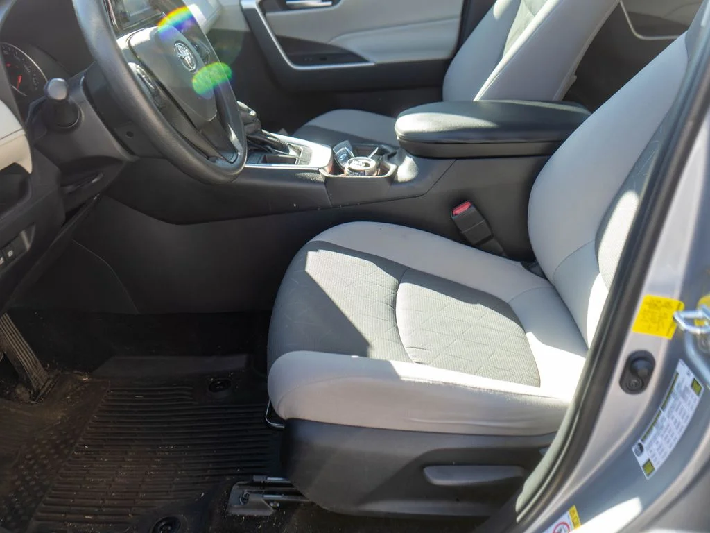Used 2019 Silver Toyota XLE image 12