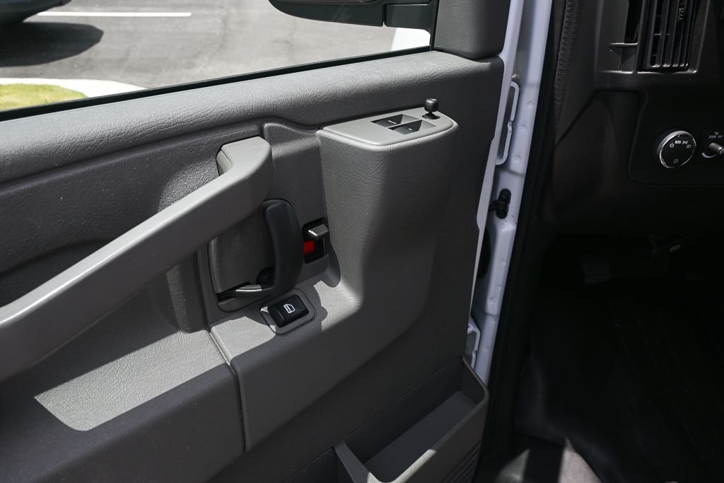 Used 2025 White Chevrolet Work Van image 8