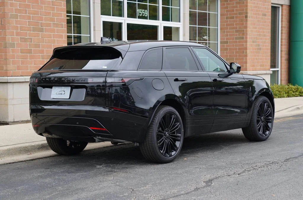 New 2026 Santorini Black Land Rover Belgravia Edition image 6