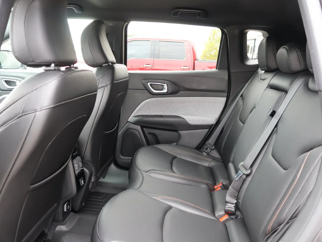 Used 2024 Gray Jeep Latitude Lux image 16