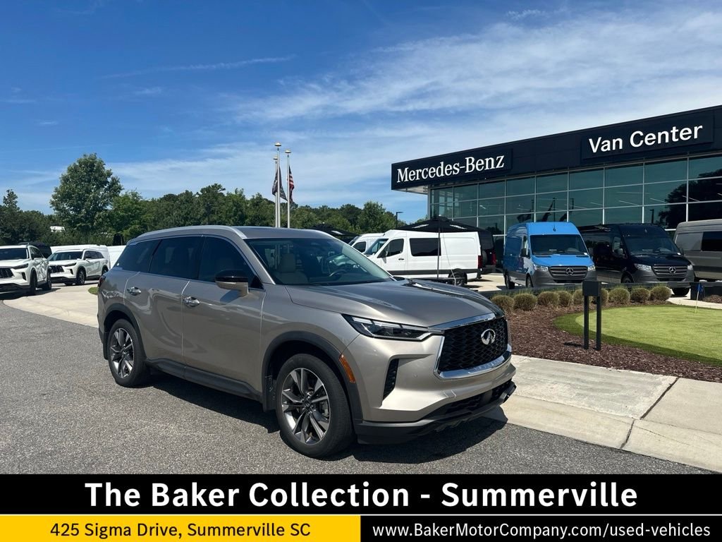 Used 2024 Silver INFINITI LUXE image 1