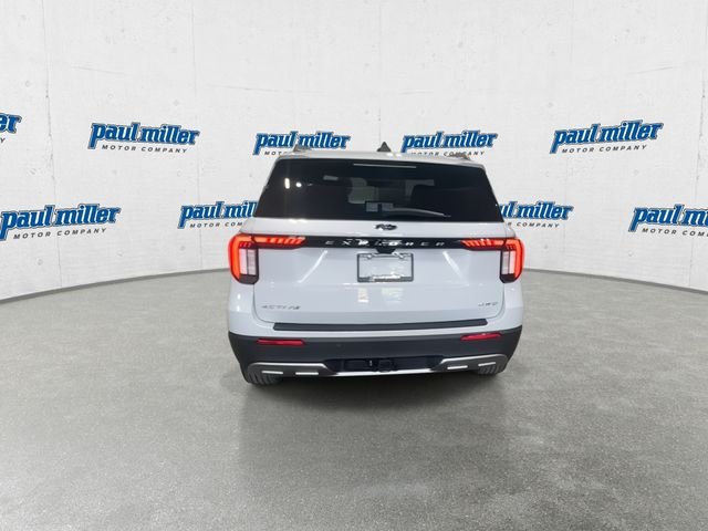 New 2026 Space White Metallic Ford Active image 9