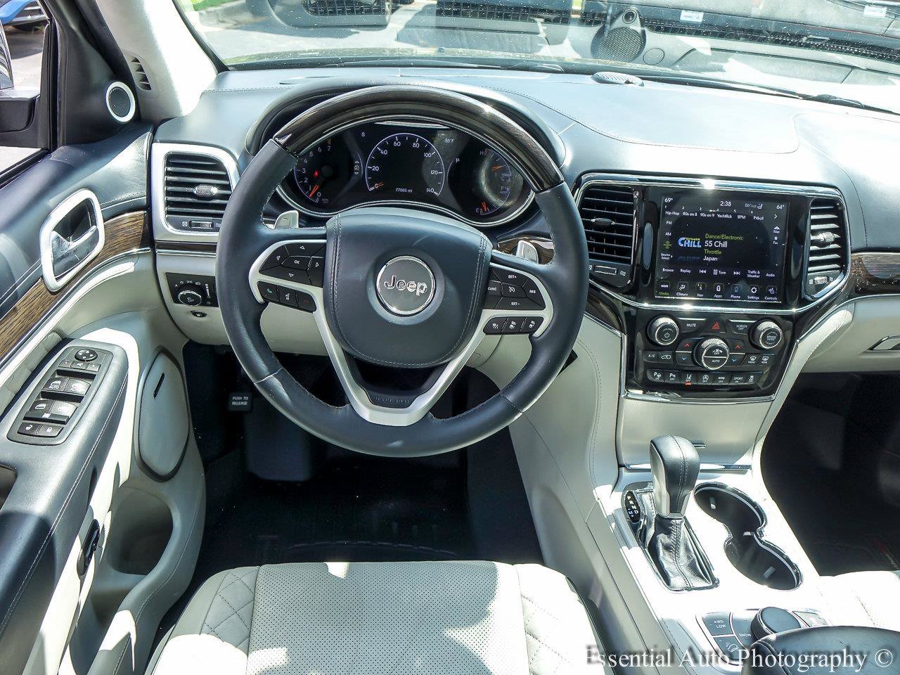 Used 2020 Diamond Black Crystal Pearlcoat Jeep Summit image 12