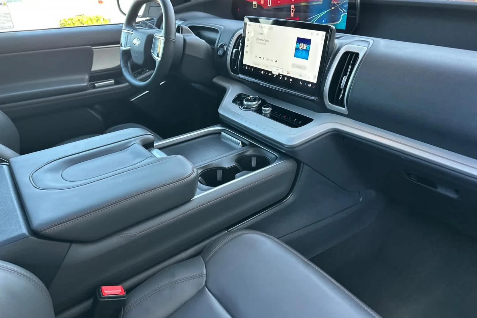 Used 2025 Star White Metallic Tri-Coat Ford Active image 19