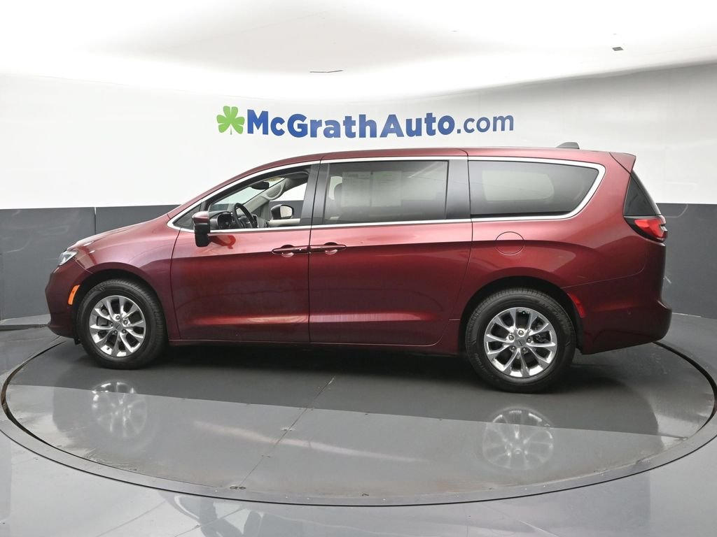 Used 2023 Red Chrysler Touring L image 23