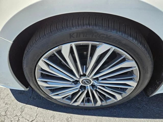 Used 2023 White Nissan 2.5 SL image 26