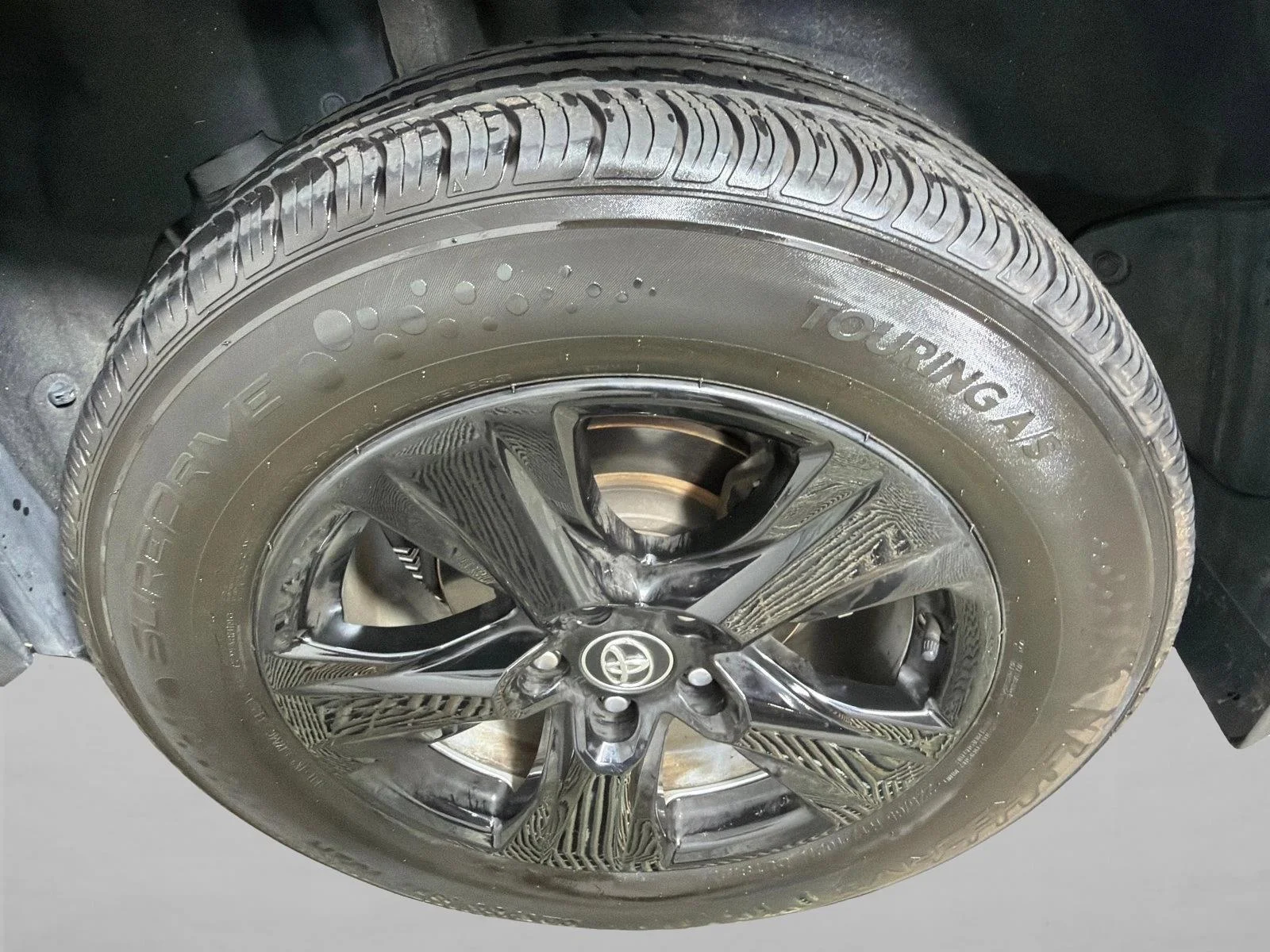 Used 2020 White Toyota XLE image 21