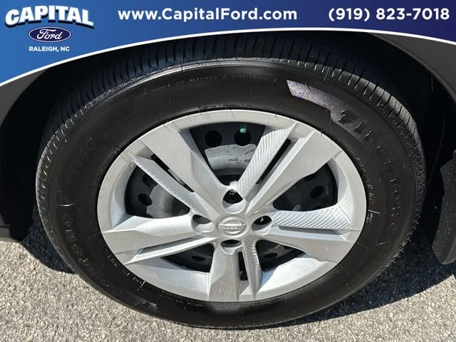 Used 2025 Gray Nissan S image 13