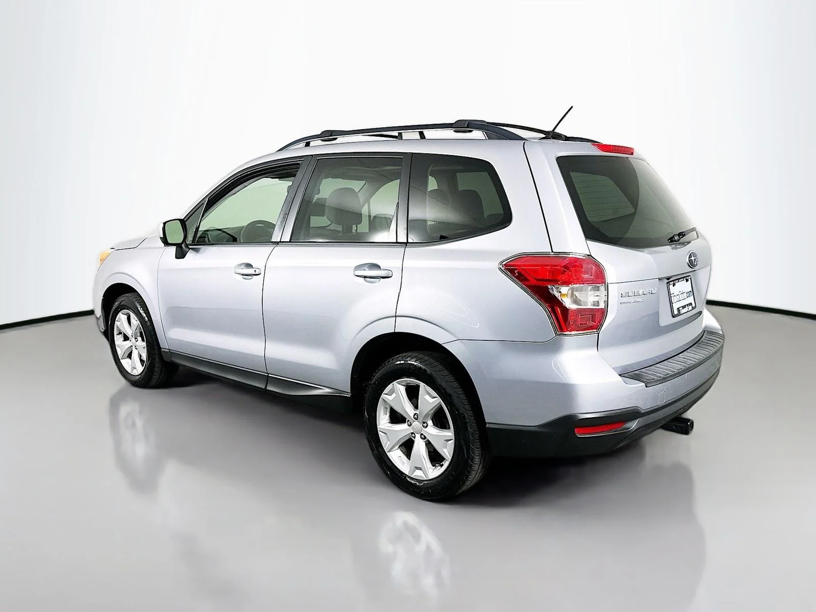Used 2015 Ice Silver Metallic Subaru 2.5i Premium image 5