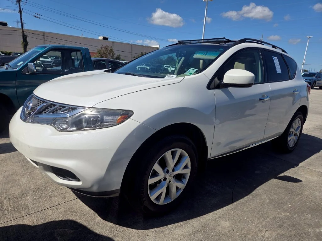 Used 2012 White Nissan SL image 7