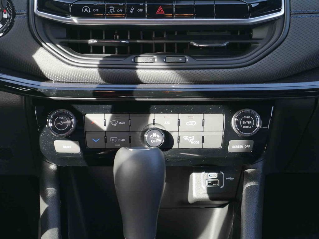 New 2026 Red Hot Pearlcoat Jeep Latitude image 6