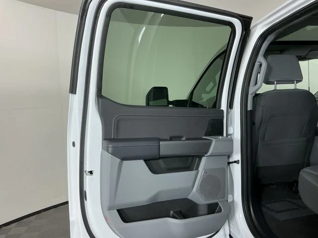New 2026 Oxford White Ford XLT image 30