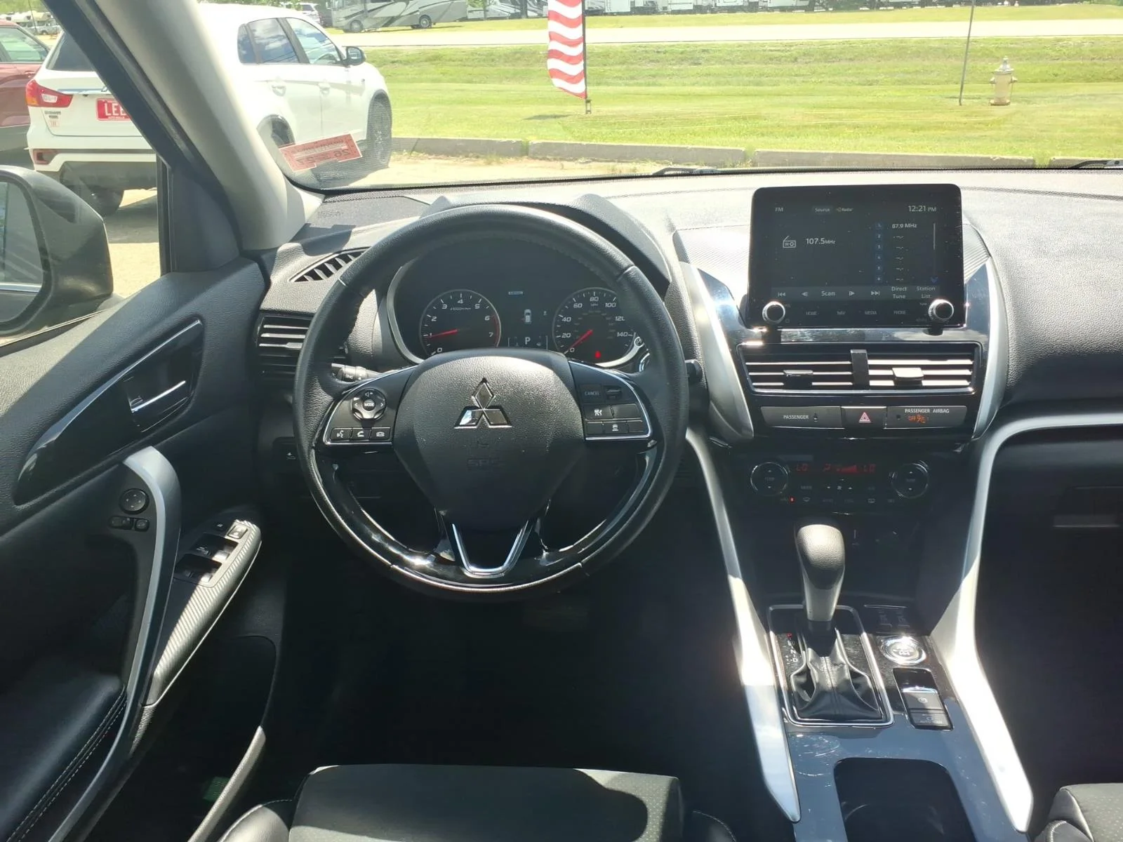 Used 2024 Labrador Black Mitsubishi SE image 17
