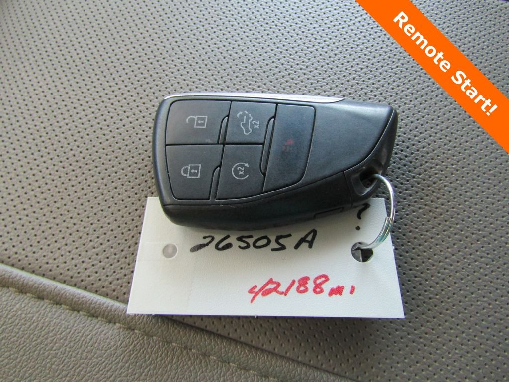 Used 2025 White GMC SLT image 26