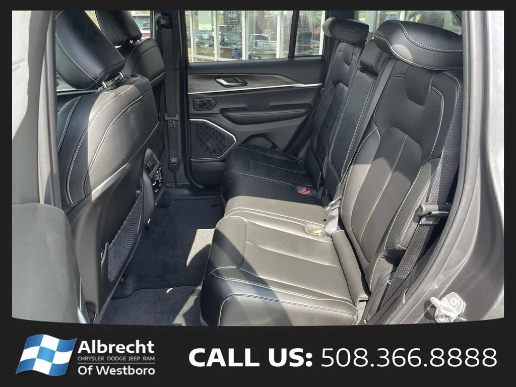 New 2026 Baltic Gray Metallic Clear-Coat Exterior Paint Jeep Limited image 12