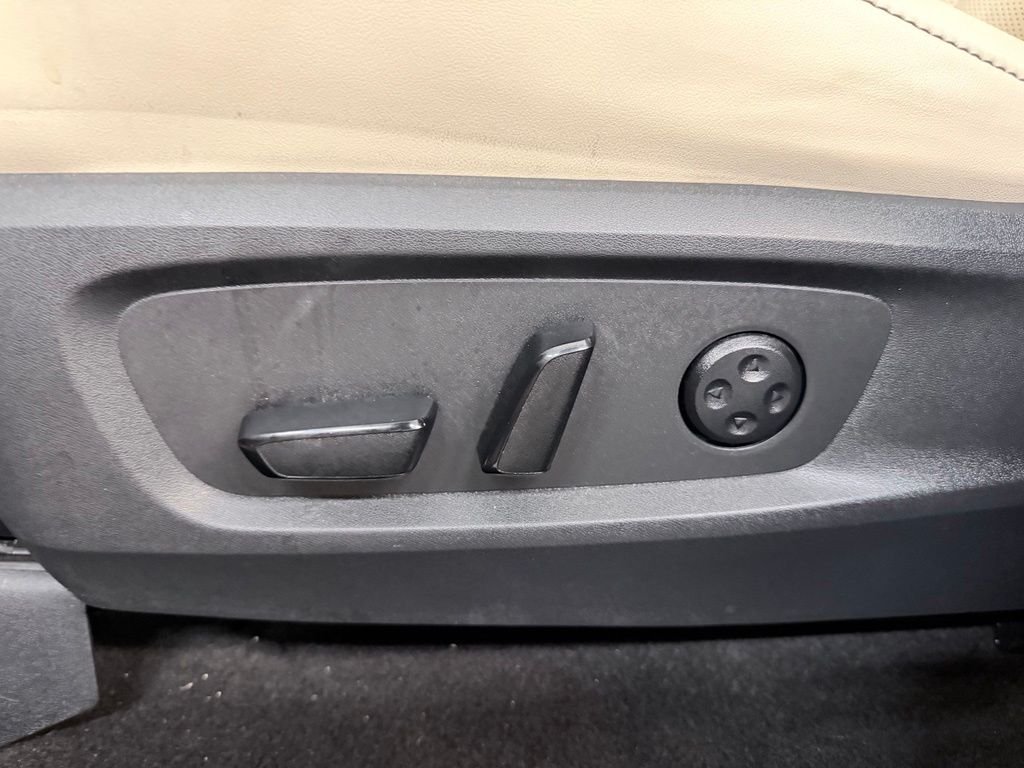 Used 2024 Gray INFINITI LUXE image 12