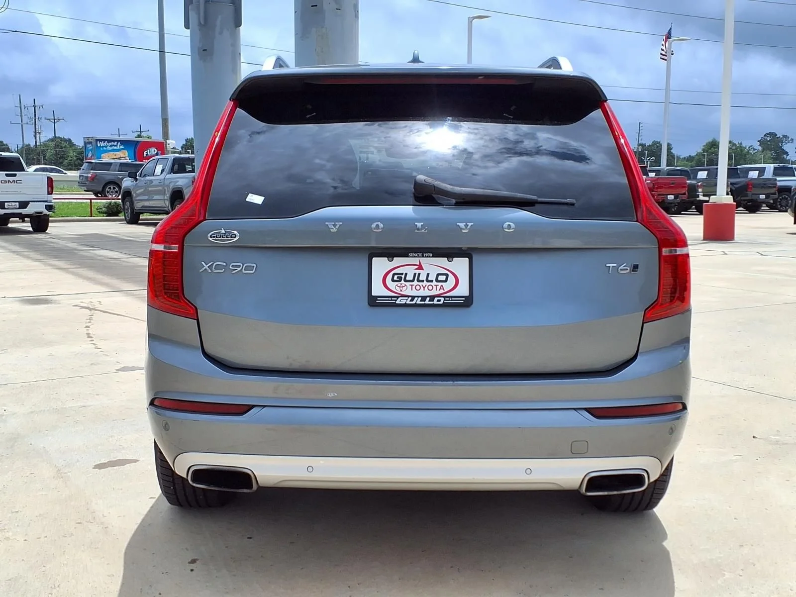 Used 2018 Gray Volvo T6 Momentum image 7