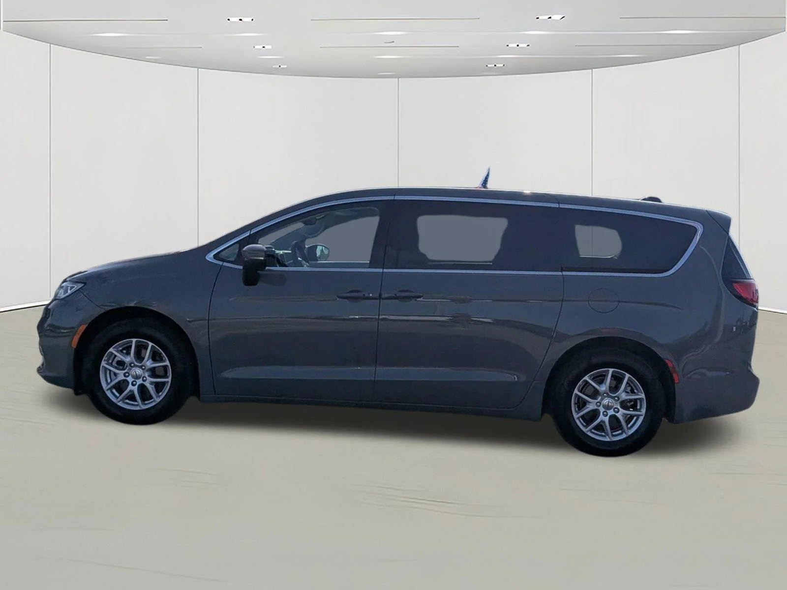 Used 2023 Gray Chrysler Touring L image 6