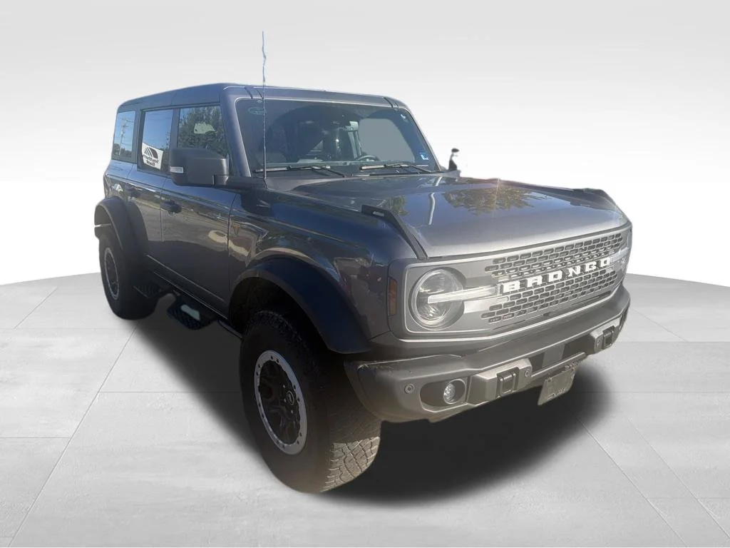 Used 2023 Gray Ford Badlands image 3