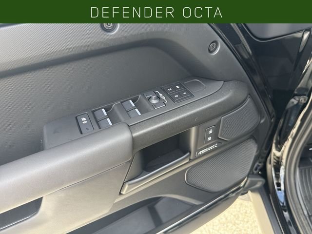 New 2026 Narvik Black Land Rover OCTA image 12