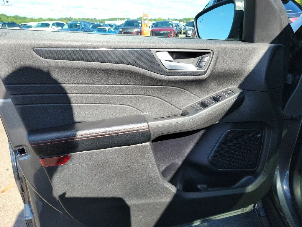 Used 2023 Gray Ford ST-Line image 15
