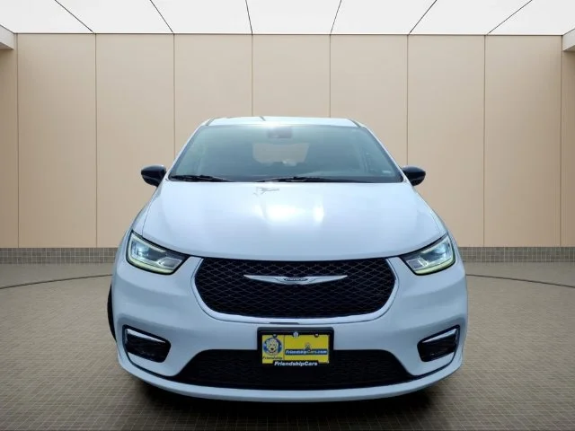 Used 2024 White Chrysler Touring L image 4