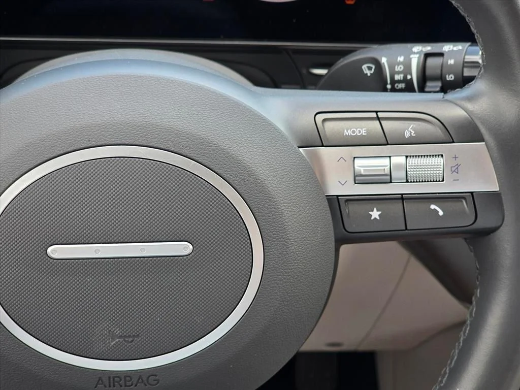 Used 2025 Gray Hyundai SEL image 16