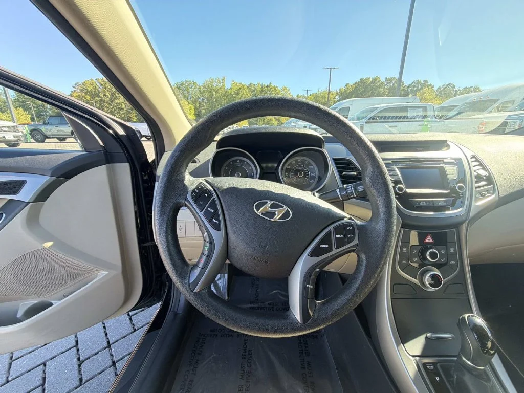 Used 2016 Black Hyundai SE image 16