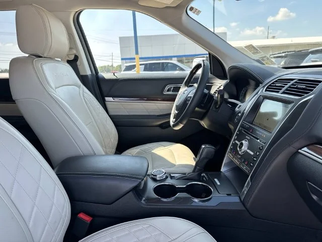 Used 2018 Silver Ford Platinum image 27