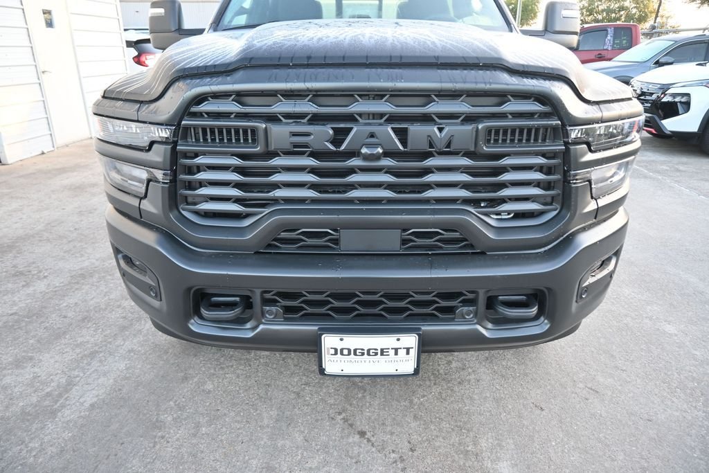 New 2026 Diamond Black Crystal Pearl-Coat Exterior Paint RAM Tradesman image 33