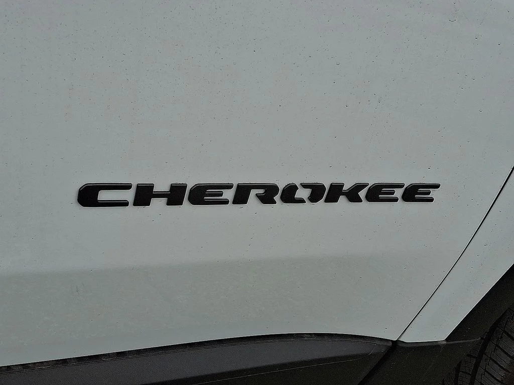 New 2026 Bright White Clear-Coat Exterior Paint Jeep Laredo image 6