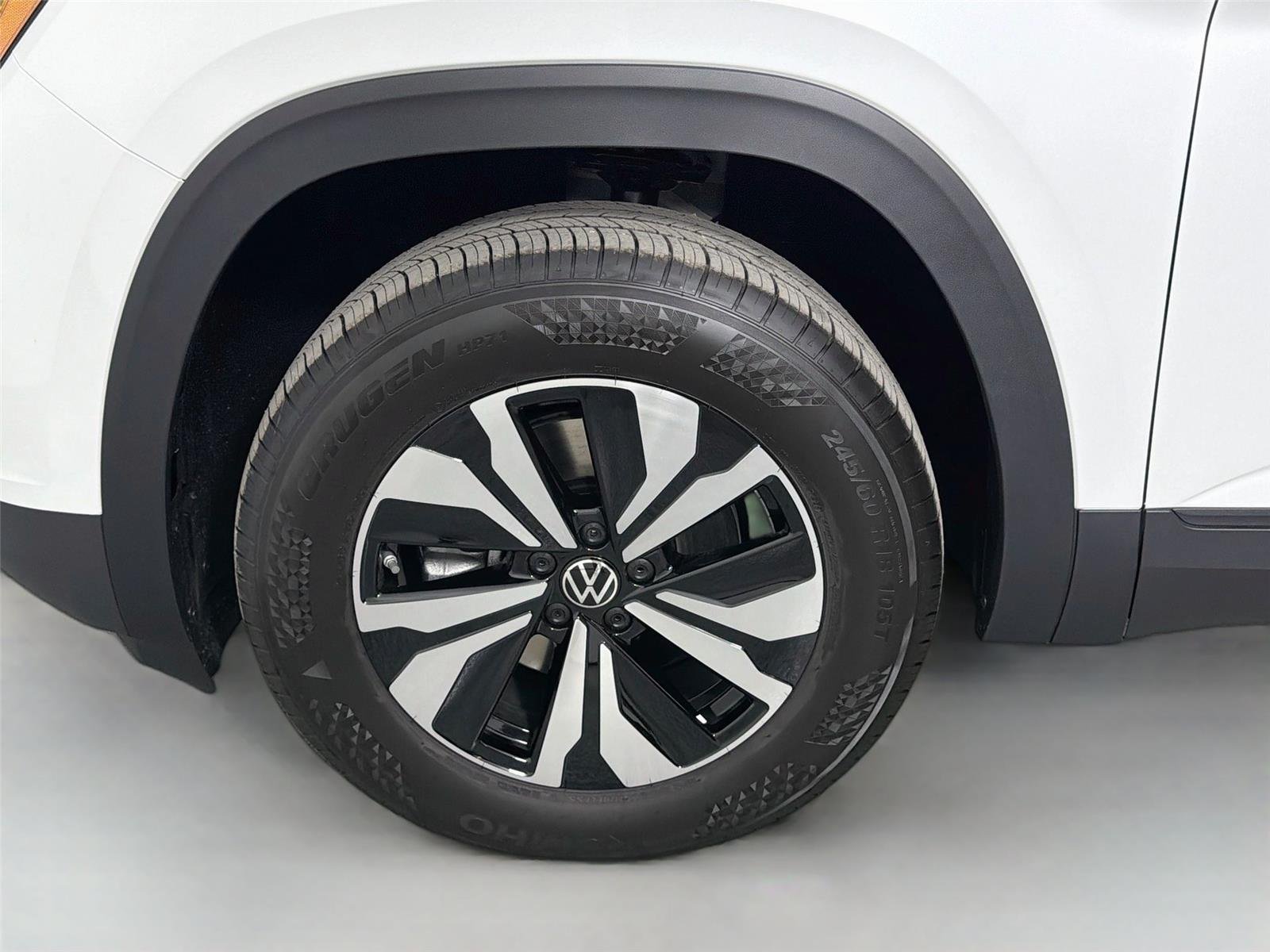 New 2026 Opal White Pearl Volkswagen 2.0T SE image 31
