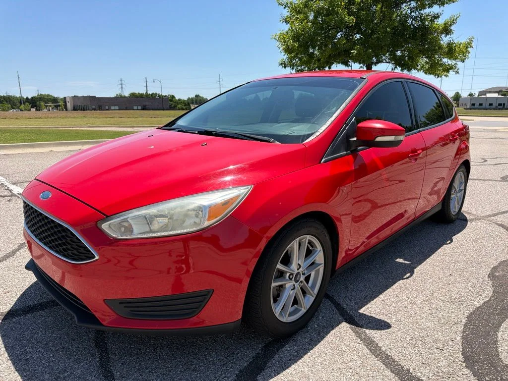 2016 Ford Focus 5 Door Hatch SE's photo