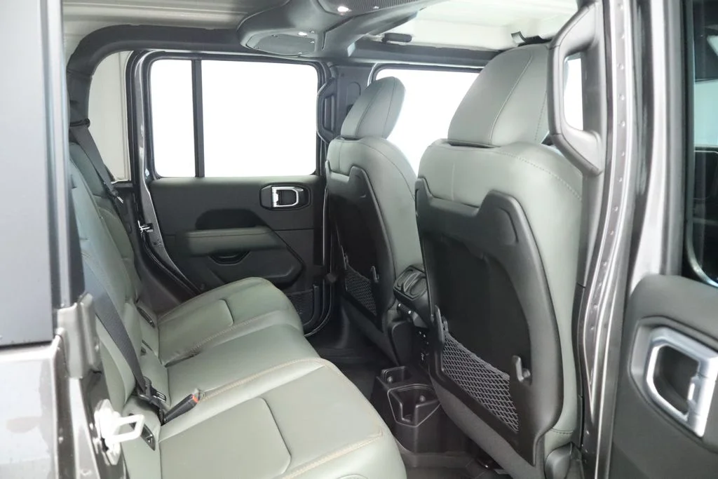 New 2026 Granite Crystal Metallic Clearcoat Jeep Mojave image 22