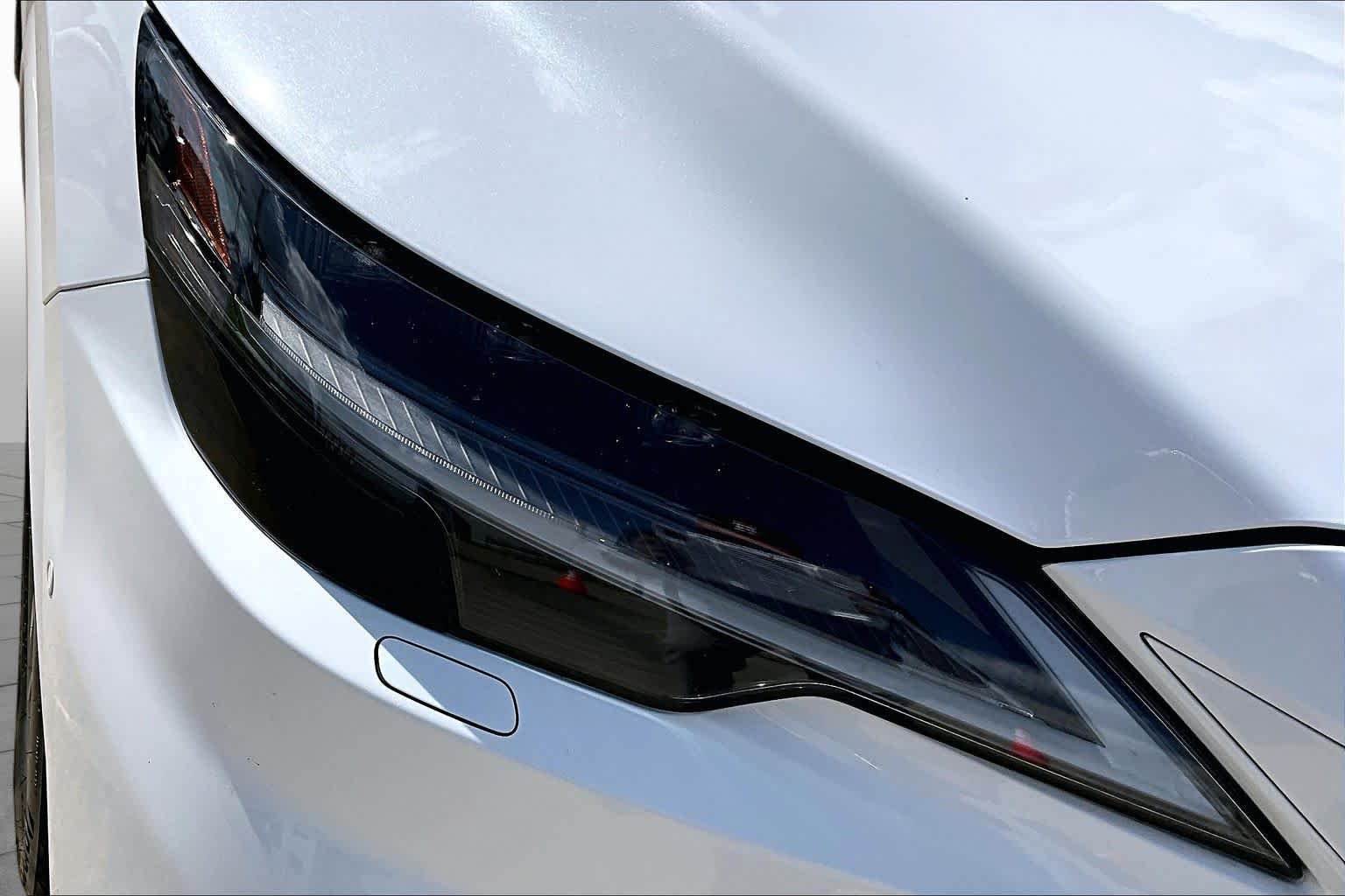 Used 2024 Ultra White Lexus F SPORT Handling image 28