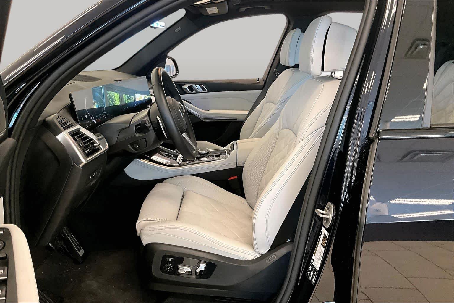 Used 2026 Carbon Black Metallic BMW xDrive40i image 7
