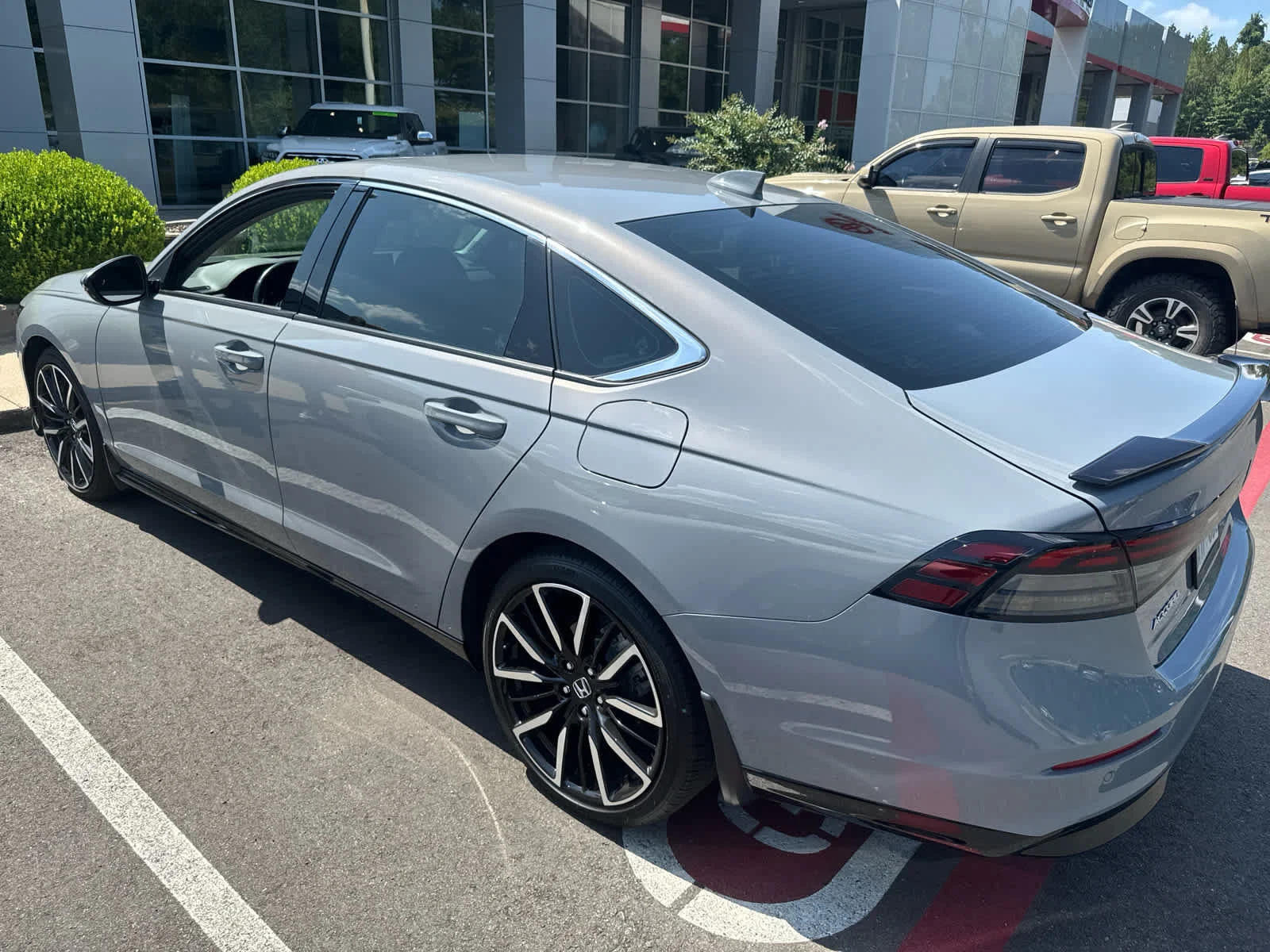 Used 2024 Urban Gray Pearl Honda Touring image 3