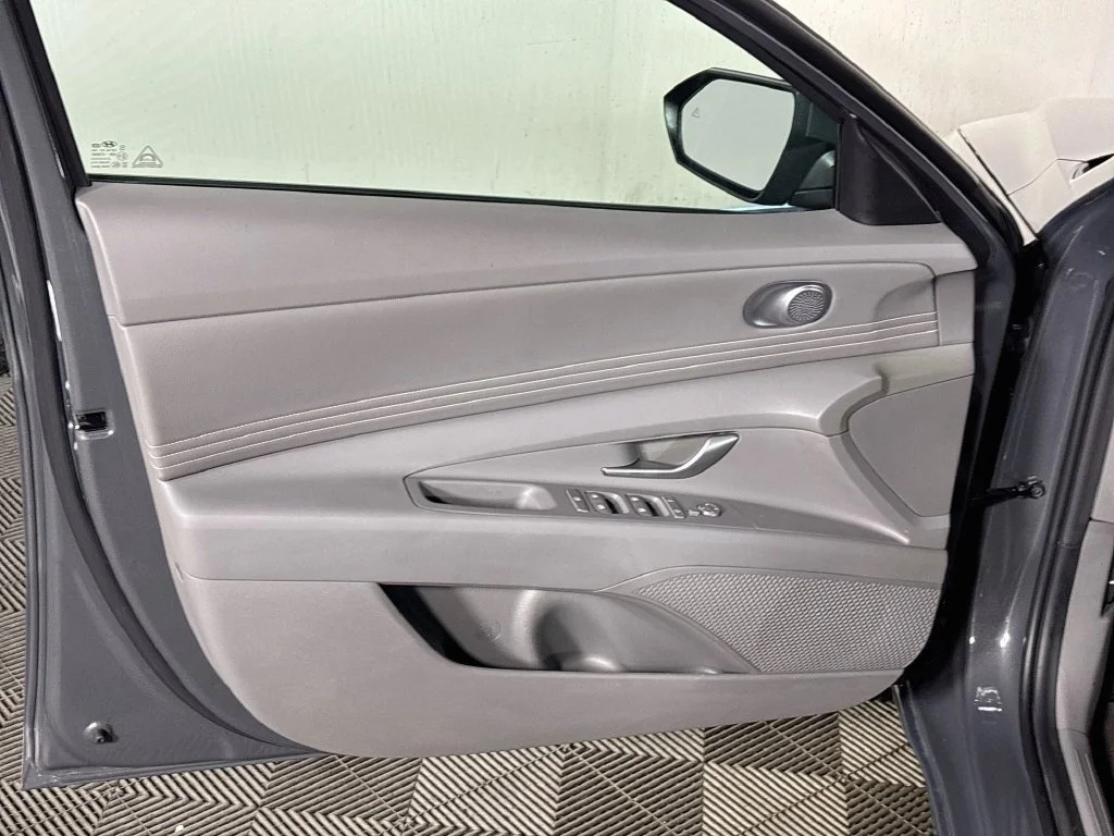 Used 2025 Gray Hyundai SEL Convenience image 10