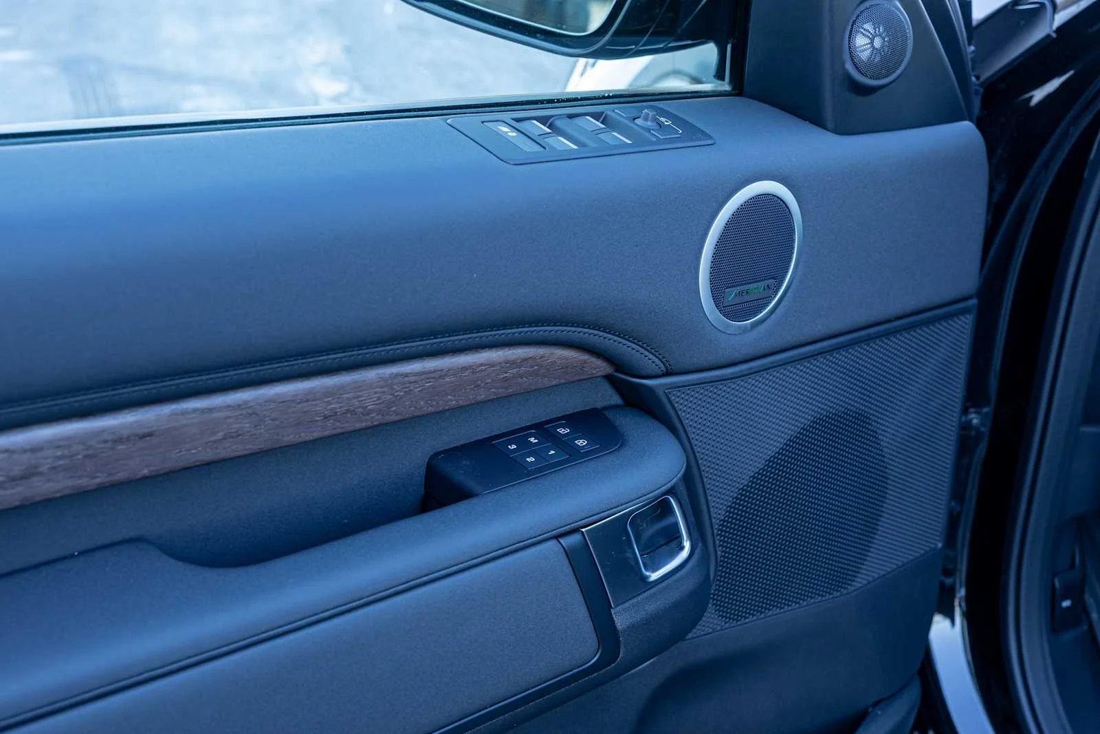 2026 Land Rover Discovery S - Photo 11
