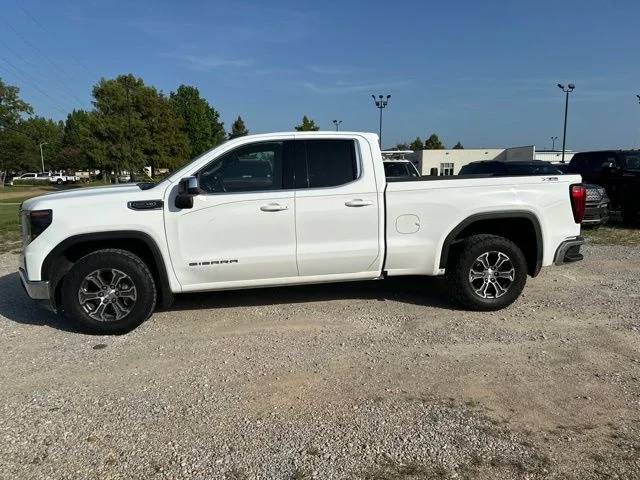 Used 2022 White GMC SLE image 8