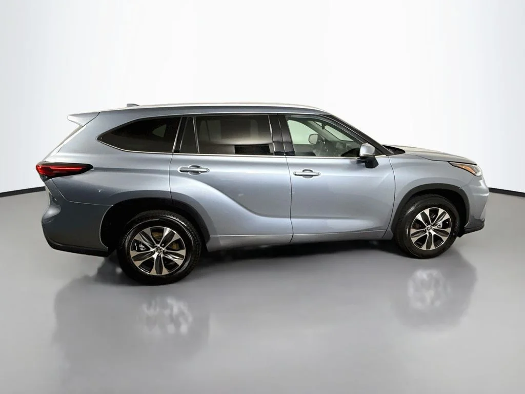 Used 2022 Moon Dust Toyota Hybrid XLE image 8